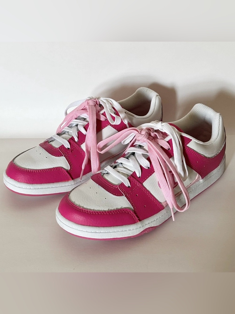 Champion Women’s Size 9 1/2 Non-mark Sole Pink Fame Sneakers 62083-11